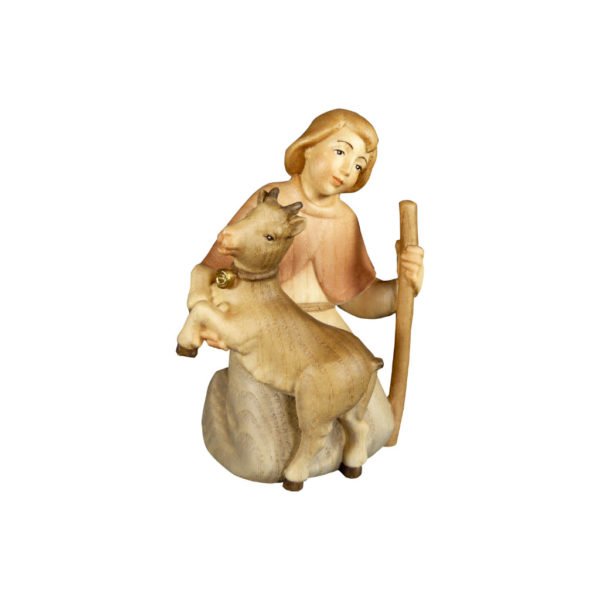 Hirtjunge mit Ziege aus der Krippenfigurenserie "Dolomiten Krippe". Entworfen vom Grödnertaler Holzschnitzer Christoph Ribesser. Aus Eschenholz geschnitzt und handbemalt
