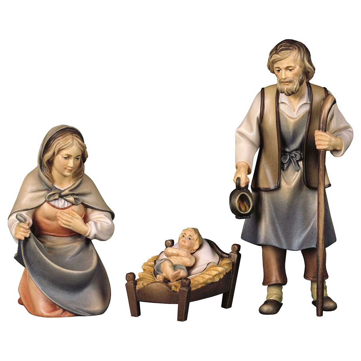 Frontansicht von der Heiligen Familie aus der Krippenfigurenserie "Original Hirten Krippe". Entworfen vom Holzschnitzer Ulrich Perathoner. Aus Ahornholz geschnitzt und handbemalt